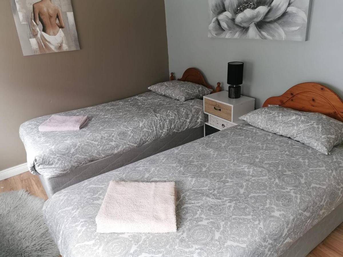 Sally 3 Apartment Galway Bagian luar foto