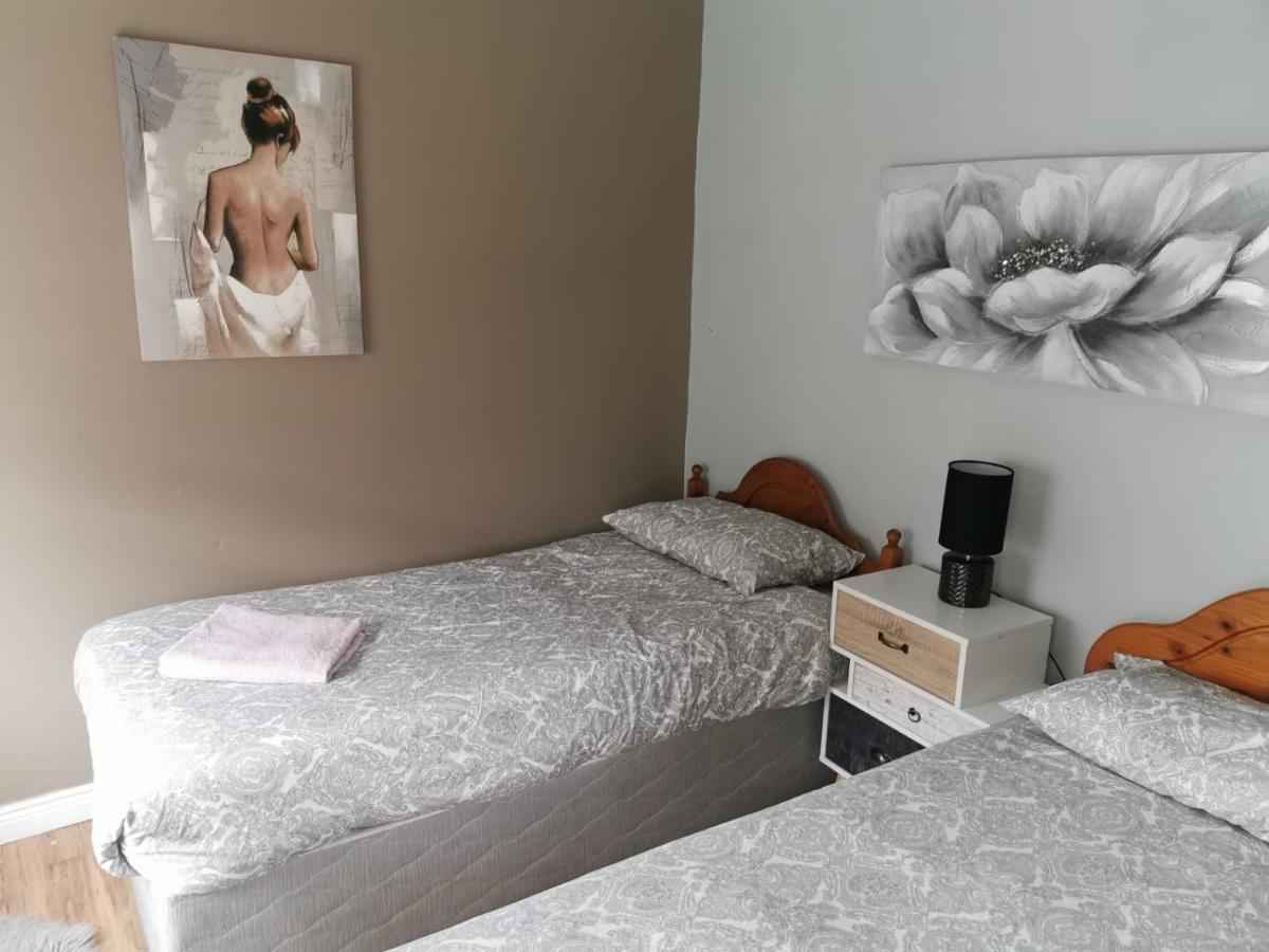 Sally 3 Apartment Galway Bagian luar foto